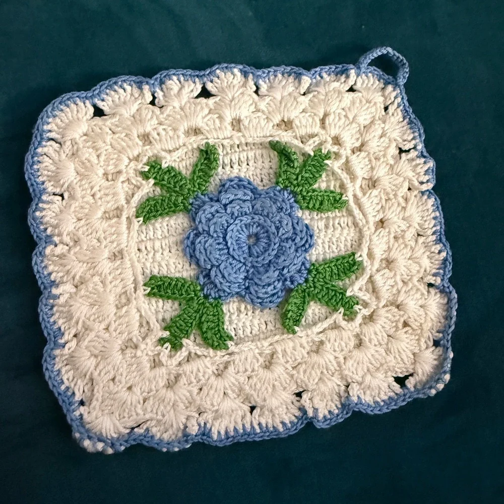 Vintage‎ Crochet Potholder Set Blue White Dress Floral Handcrafted Kitchen Decor